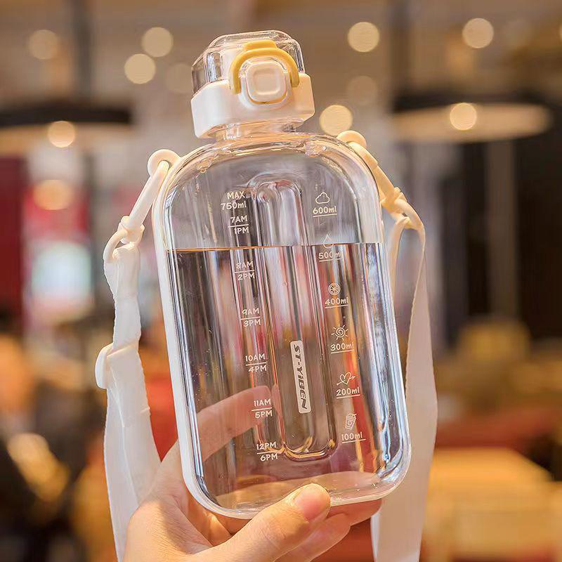 Yiben Muxin Women's Portable Large Capacity Plastic Water Bottle - Durable, Stylish, and Anti-Fall Design.