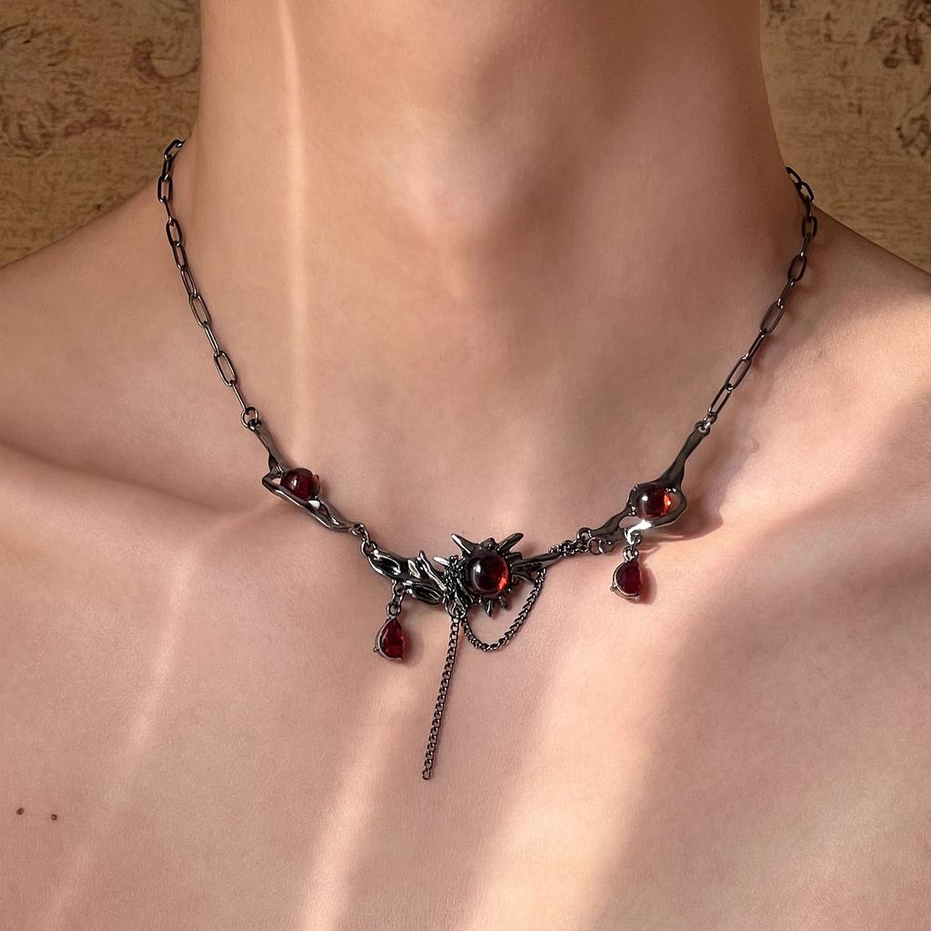Women's Gothic Style Necklace Skin-friendly Exquisite Charm Necklace Christmas Gifts for Wife Mom
