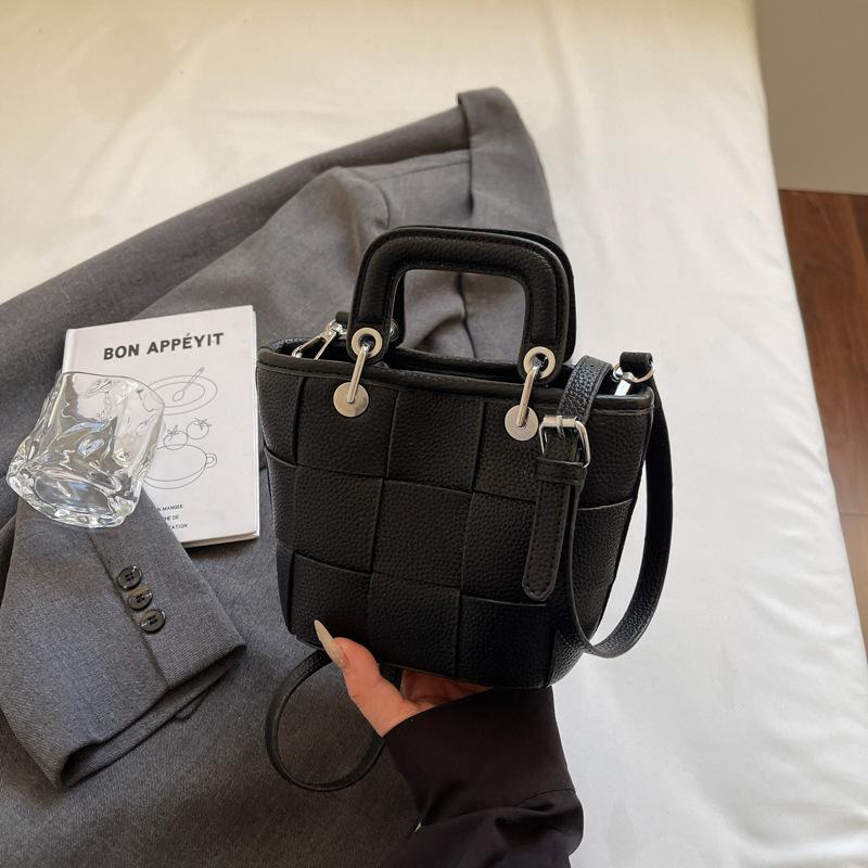 

Vegetable basket women s bag new trendy fashion hand-woven soft leather portable small bucket bag women s messenger bag trendy чорний