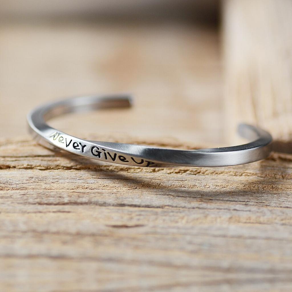 New Arrival “Never Give Up” Engraved Letter Twist Open Bangle Men Women Vintage Cuff Bracelets Bangle Jewelry