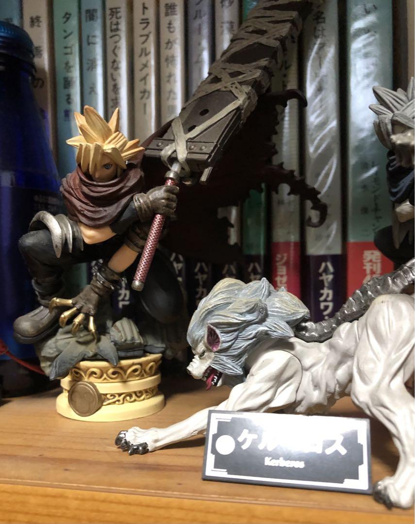 

[USED] Final Fantasy 7 AC Cloud colored & monochrome version / Cerberus monochrome version 3 figures