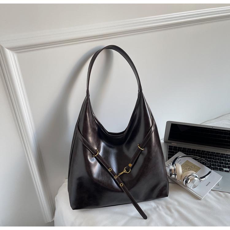 

Премиальный нишевый ретро-клатч под мышкой женский 2025 новый универсальный трендовый плечевой мешок для поездок на работу большая вместимость сумка-тоут темно-коричневого