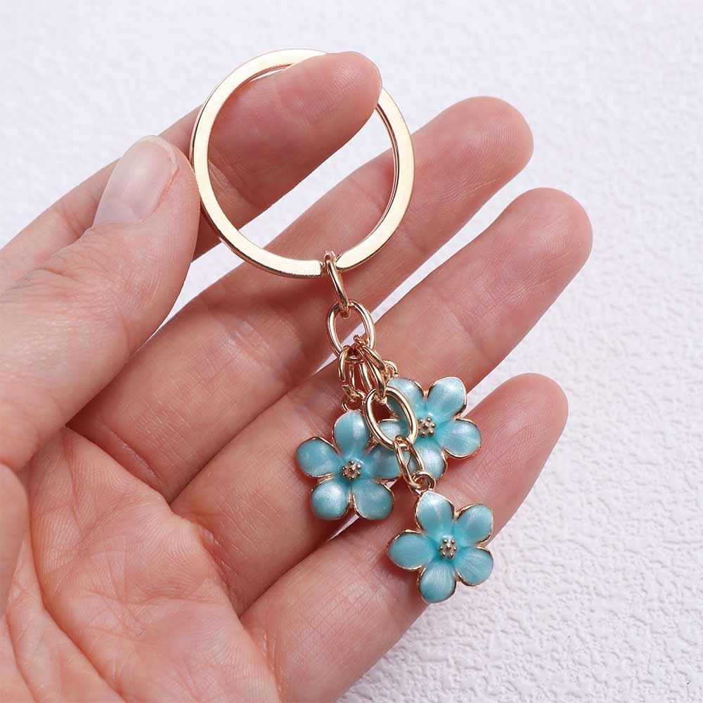 Smaltovaná barevná klíčenka s květem sakury Sladká klíčenka s květem sakury Dárky k narozeninám