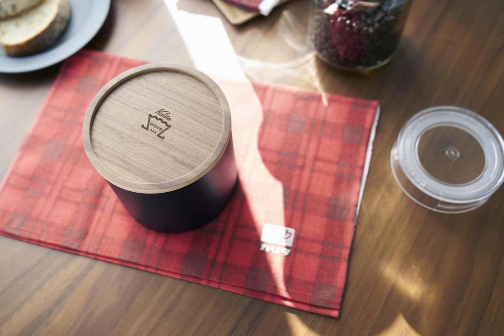 Kalita Wave Filter Case, Black, with a Wooden Lid To Keep Dust and Odors Out of the Filter. Fits RIN 155 and 185 Models. #44325. Stylish and