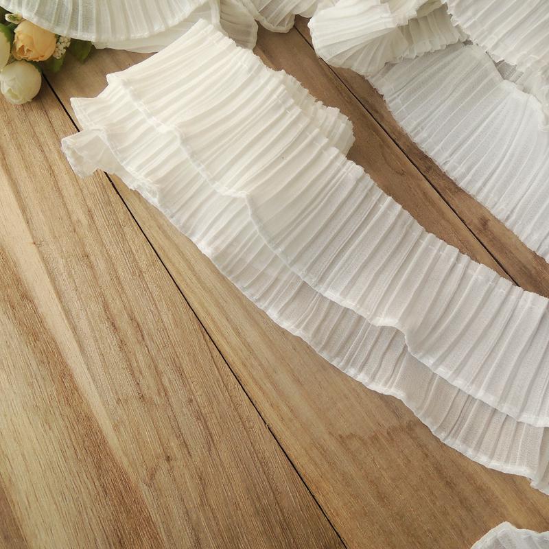 Кружевная отделка со складками цвета Off-White: Мягкая, приятная для кожи двухслойная лента со складками-гармошкой - 7,5 см