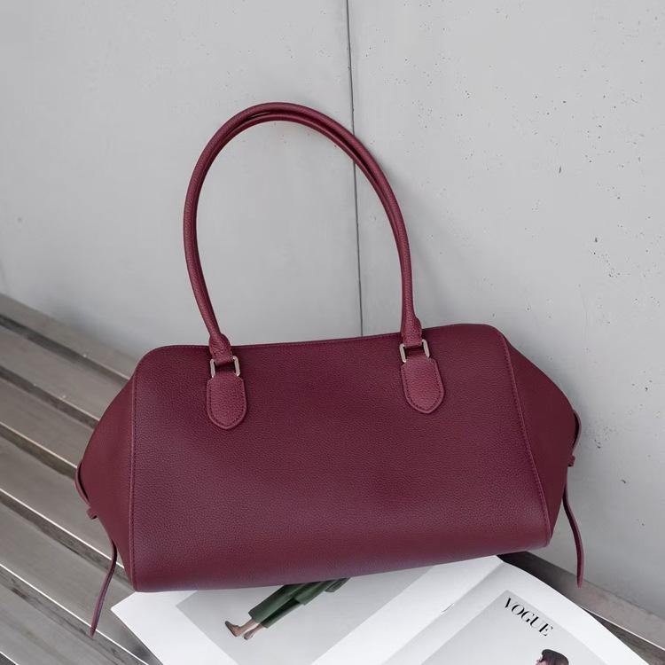 

A Niche and High-end Leather Bowling Bag, A Versatile Tote Bag for Commuting, A French Leather Single-shoulder Women s Bag