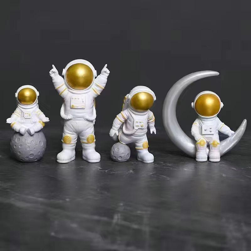 4Pcs Astronaut Desktop Small Ornament Model Creative Educational Toys for Kids Home Desktop Decoration Children s Birthday Gifts золотой
