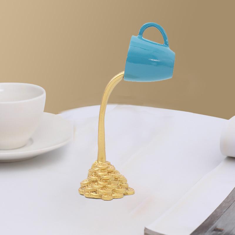 

Забавная мебель для кофейной чашки. Плавающая кофейная чашка. Кружка. Скульптура. Подвесное украшение для кофейной чашки.