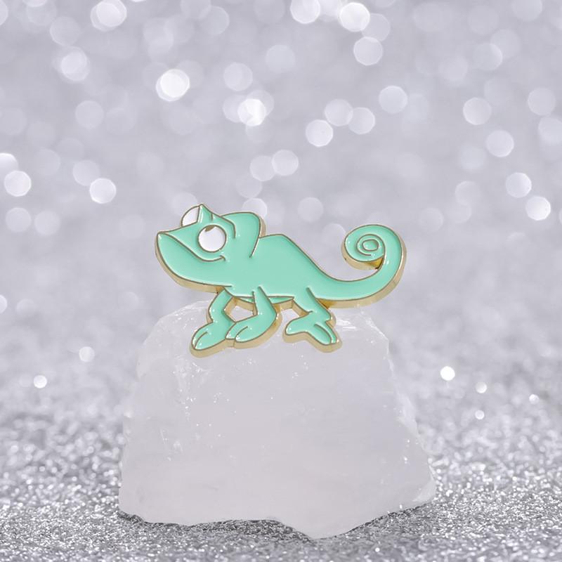 Green Lizard Playful Brooch Unique Alloy Design Ideal For Personalization Style And