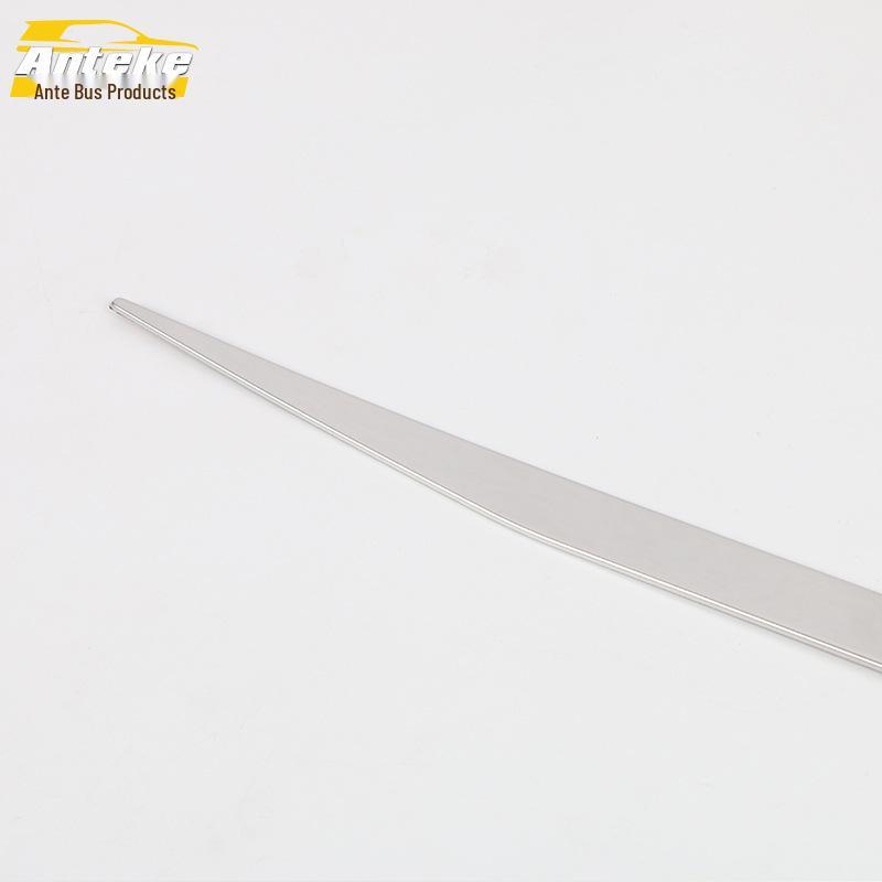 Q3 Dekoracyjne Paski Przeciwzarysowaniom Błyszczące Naklejki z Płatkami na Tylną Listwę i Bagażnik (Model 2019)