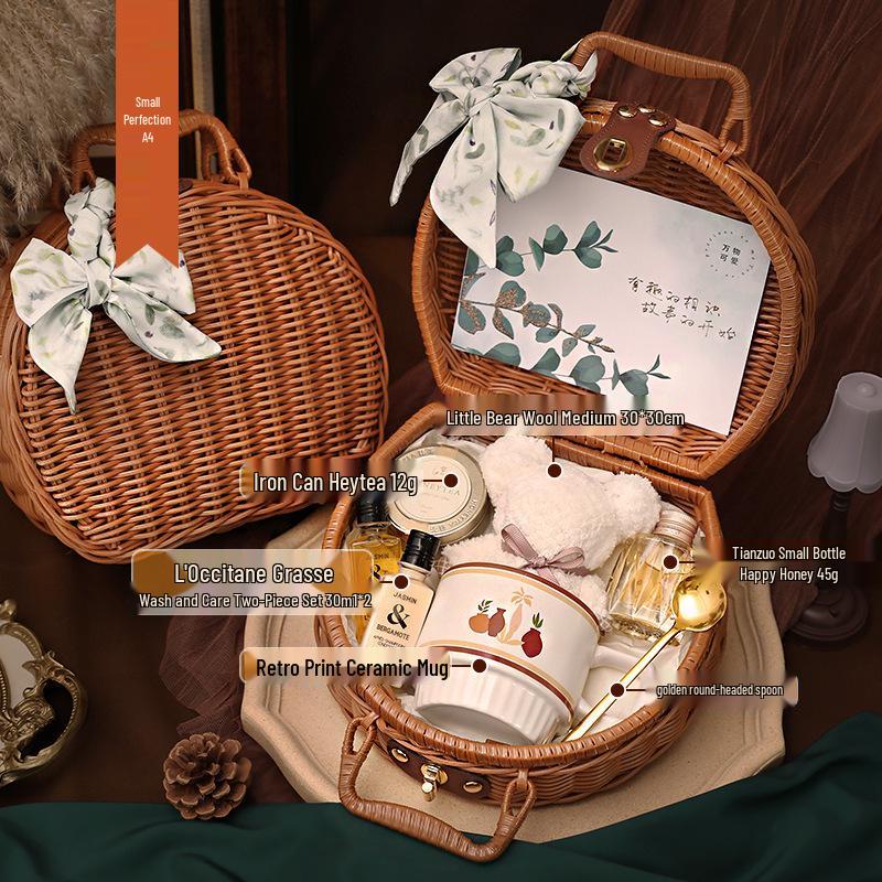 Bridal Party Souvenir: Heytea Cup for Bridesmaids and Groomsmen