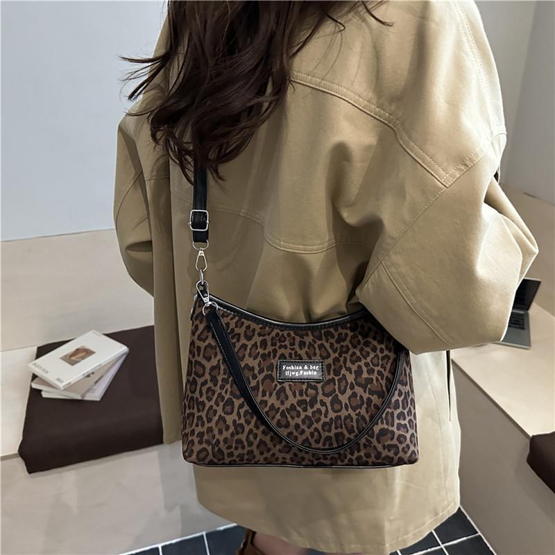 Leopard Print Commuting Shoulder Bag Women Large Capacity Fashion Crossbody Bag Casual Simple and Versatile Texture Evening Bags