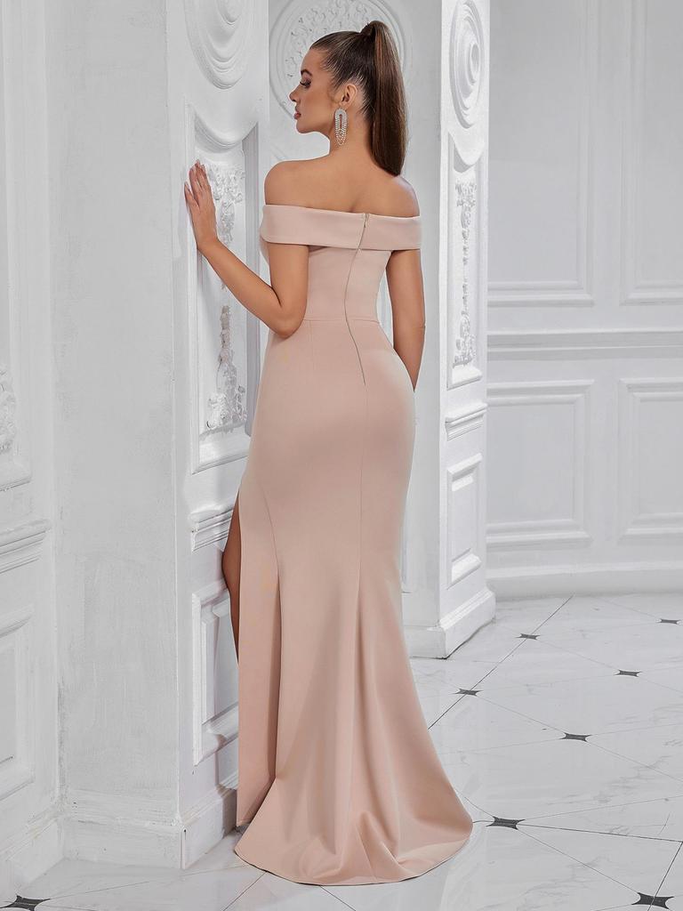 Elegant Strapless V-Neck Evening Gown with Slit