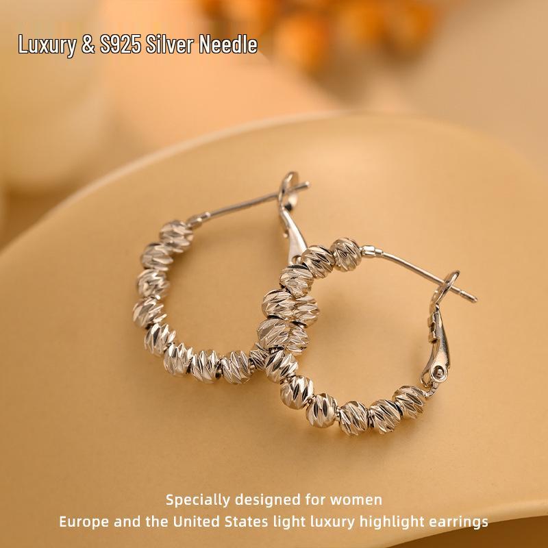 Silver Needle Geometric Heart Hoop Earrings - Retro & High-End Style for a Bold Look