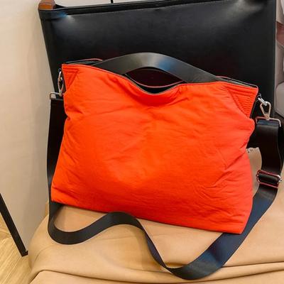 Borsa a tracolla con gancio in nylon tinta unita di grande capacità, borsa a tracolla alla moda, morbida, versatile e di tendenza, di qualità popolare.