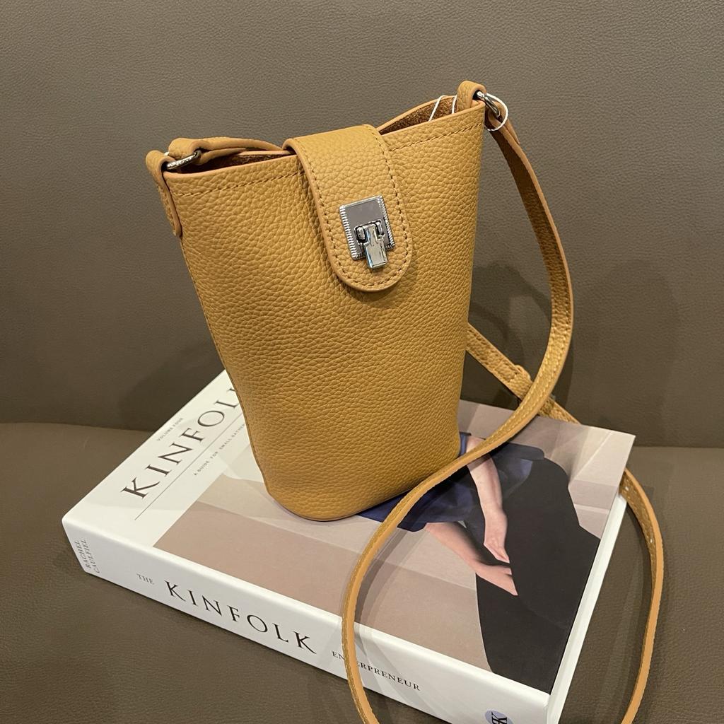 New cowhide versatile mobile phone bag 2025 early spring fashion trend simple mini mini shoulder messenger bag