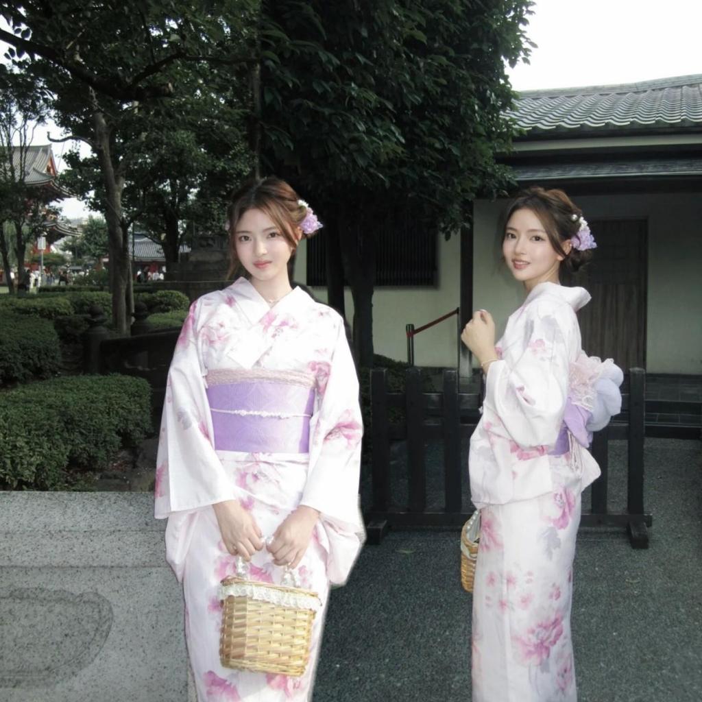 Dámské japonské kimono a yukata šaty pro formální fotografování