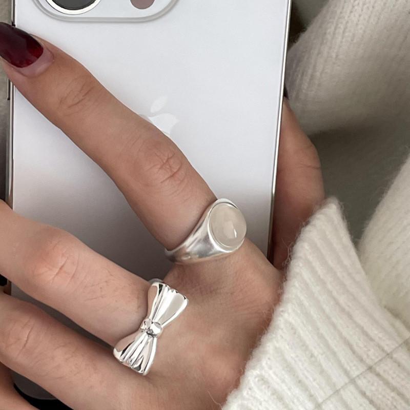 Versatile Agate White Bow Ring For Women Geometric Design With Adjustable Fit Comfort