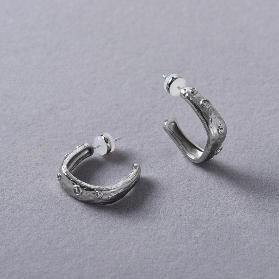 

French Fashion Temperament High-End Metal C-Type Inlaid Zircon Earrings S925 Silver Needle Earrings Personalized Simple Earrings