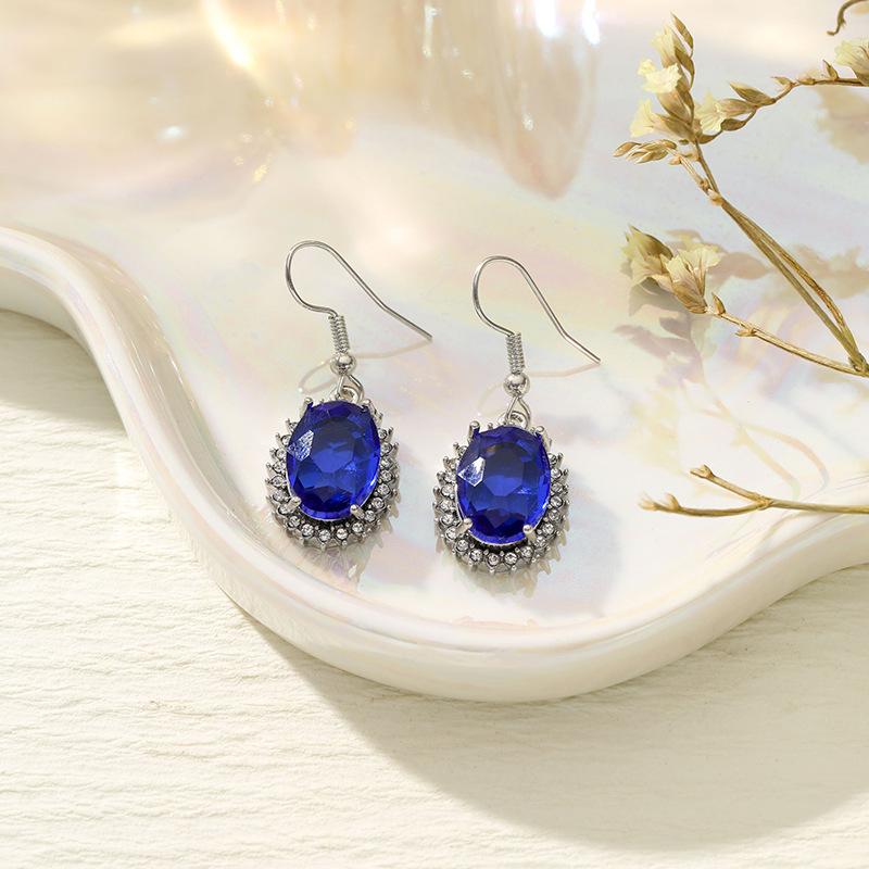 Source Premium Earrings Versatile Diamond-encrusted Women's Earrings Source Factory