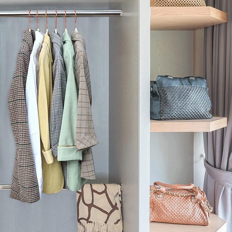 Exklusiv für Supermärkte, Dieser multifunktionale Kunststoffbügel ist rutschfest und hinterlässt keine Spuren, spart Platz, geeignet für Kleiderschränke