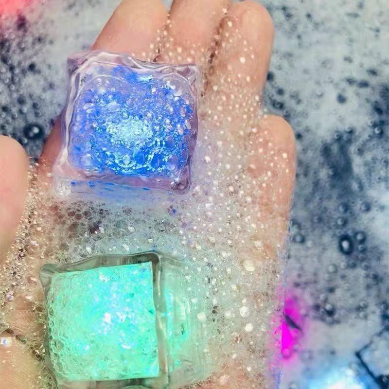 Cube de Glace Lumineux Coloré Jouet de Bain pour Bébé avec Magie Activée par l'Eau - Version Améliorée Sept Couleurs