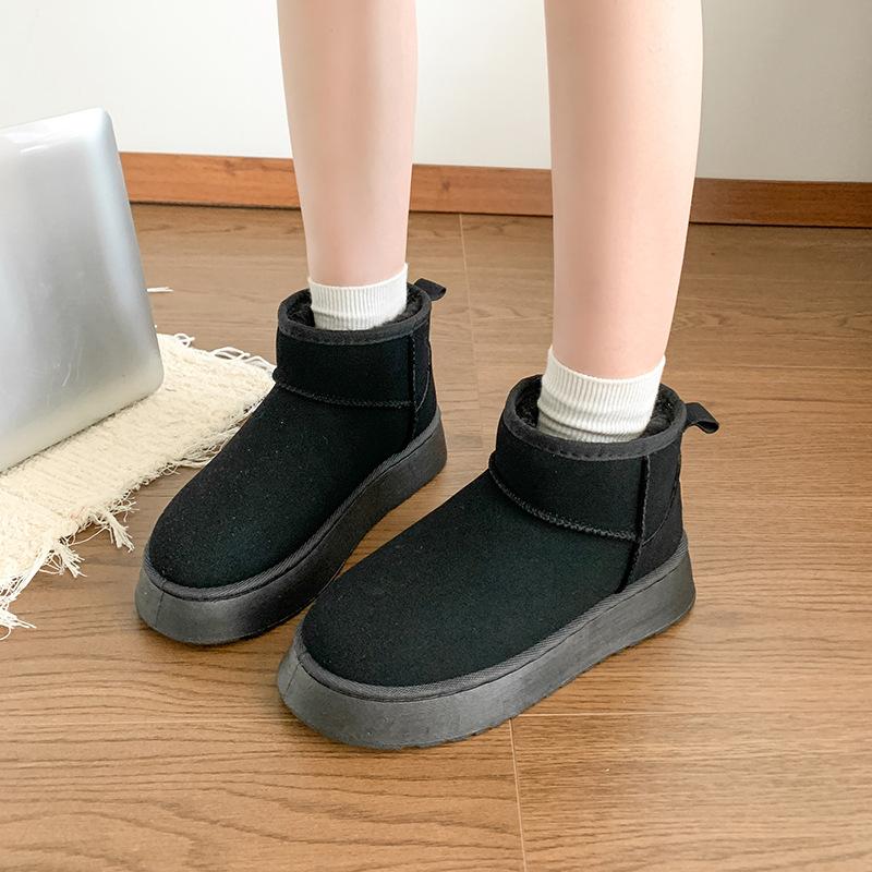 Autumn and winter snow boots women's 2025 new thick-soled thickened thermal cotton shoes with one foot pedal solid color short tube cold-proof boot