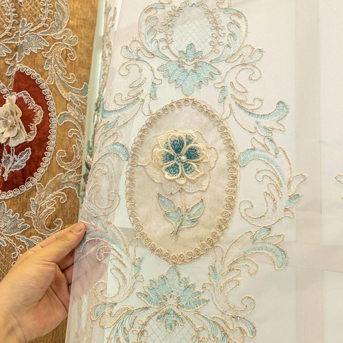 

Марлевая занавеска с вышивкой в ​​европейском стиле Готовые шторы для гостиной, спальни, роскошная бархатная марлевая занавеска с тиснением и вышивкой бисером. 240*270CM 1PCS