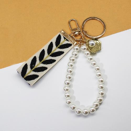 Trending 2025 Keychain Set Fashion Minimalist Pearl Car Keychain Woven Stripe Bag Charm Elegant Women Keychain Organizer Gift