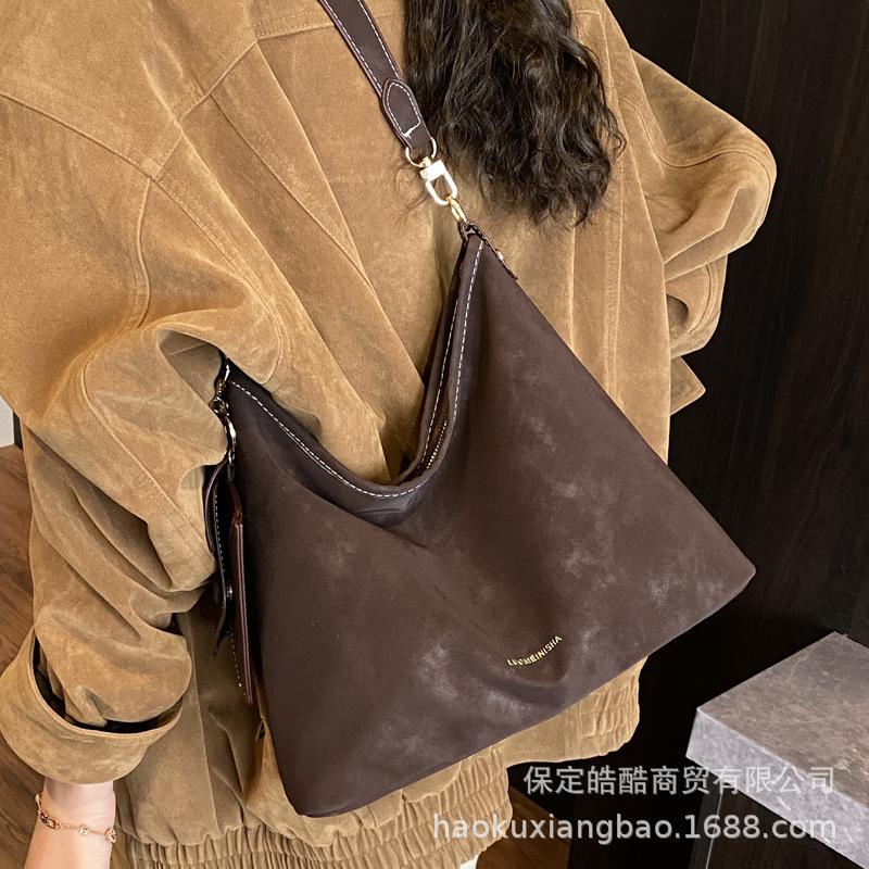 Premium commuter retro women's shoulder bag 2025 new fashionable large-capacity messenger bag going out to work tote bag