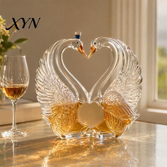 Bar Cabinet Display Piece Goose Shaped Whiskey Decanter, 3D Animal Glass Bottle with Stopper, Transparent Amber Novelty Wine Dispenser for Home