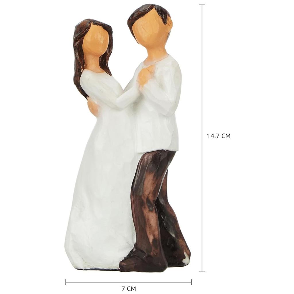 Statuete de cuplu romantic de dimensiuni mici, pictate manual | Decorațiuni frumoase pentru casă din rășină (Pachet de 2, culoare alb și maro)