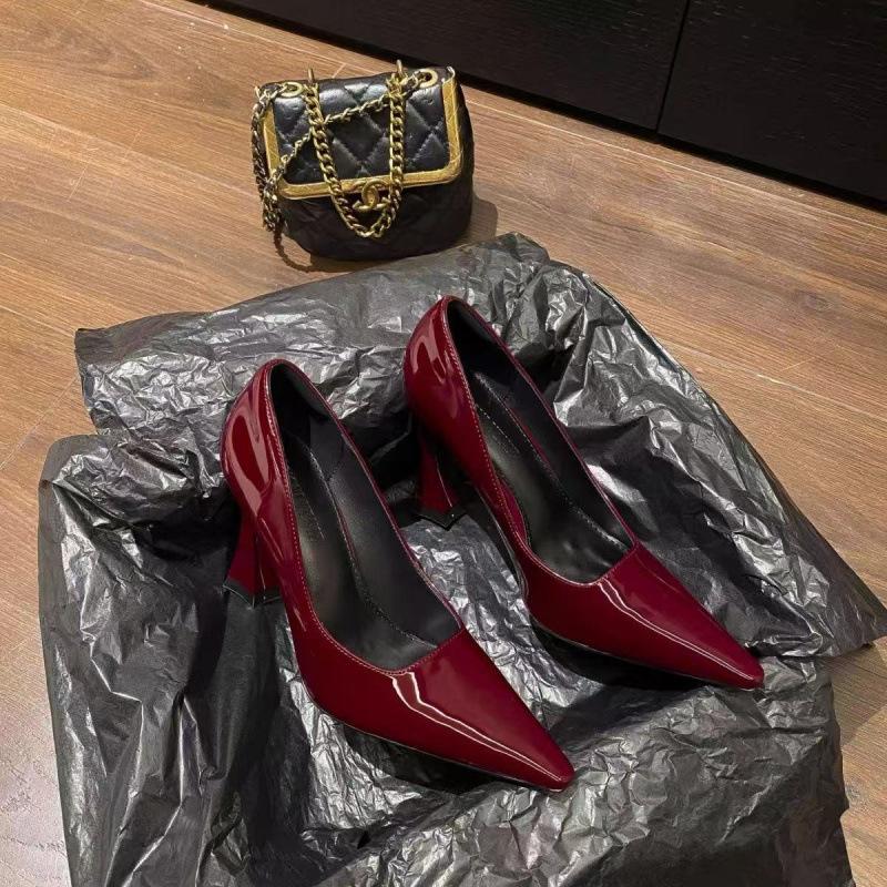 2025 new horseshoe heel light mouth single shoes commuting one pedal spring French retro temperament high heels women's pointed head