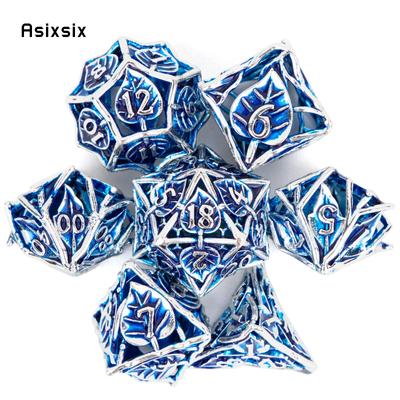 7-teiliges Metallwürfelset mit blauen Blattblumen und hohlen Metallpolyeder-Würfeln, geeignet für Rollenspiele, RPG-Brettspiele und Kartenspiele