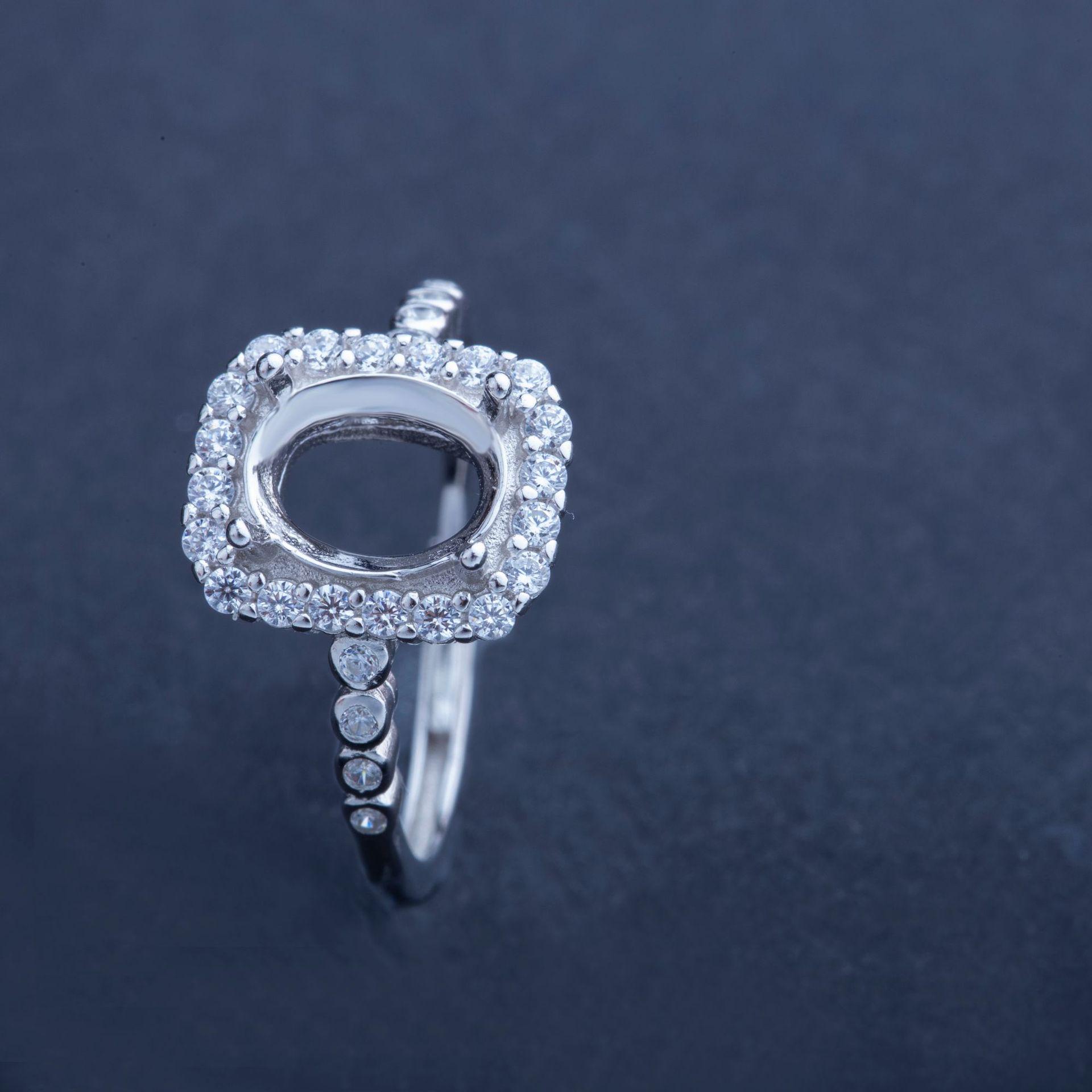 

Кольцо из стерлингового серебра 925 пробы с нефритом из Мьянмы яйцевидной формы, квадратная пустая оправа, модный и простой дизайн для женщин. Adjustable Open Ring