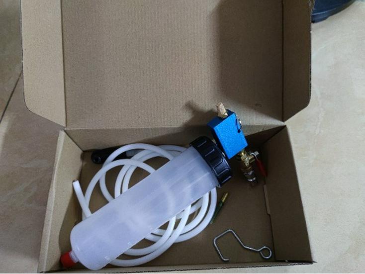 Pneumatyczna Maszyna do Wymiany i Odpowietrzania Płynu Hamulcowego