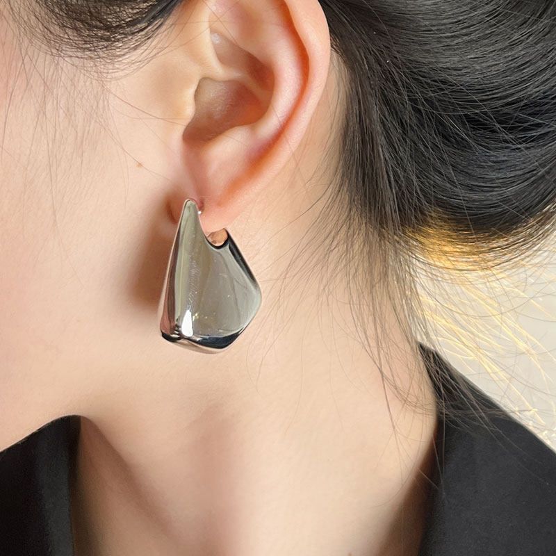 Niche Style Retro Three-Dimensional Triangular Glossy Best Selling Geometry