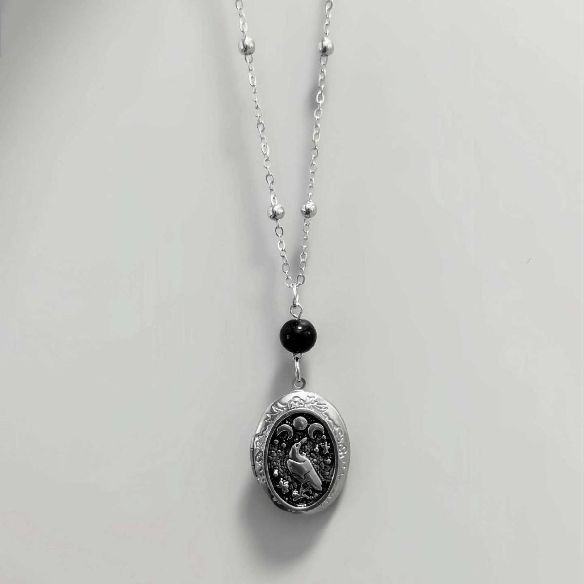 

Goth Ancient Silver Triple Moon Goddess Mysterious Crow Oval Pendant Necklace for Women Halloween Pagan Witch Witchcraft Jewelry