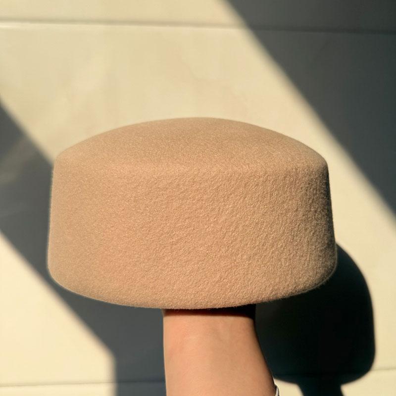 Vintage Hard Top Flat Fedoras Hats Women 100% Wool Felt Berets Hat Wedding Fascinator Caps Wedding Cocktail Party Pillbox Hat
