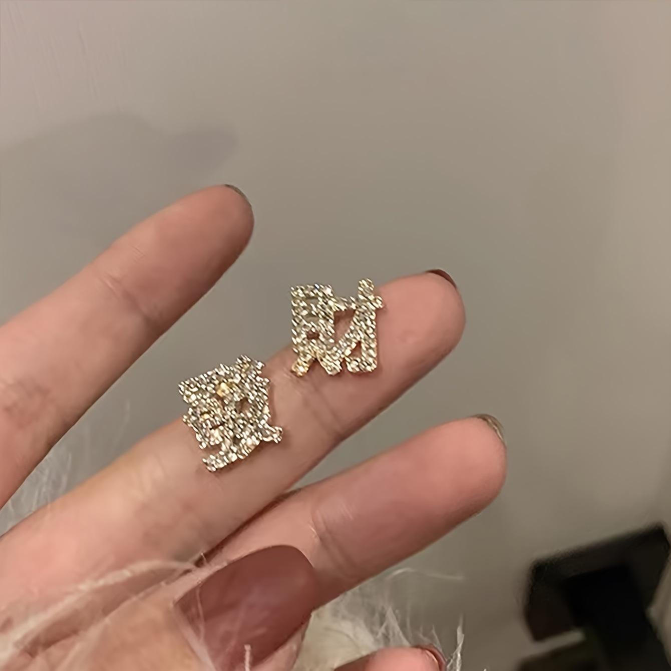 

Luxury full of diamonds Chinese Chinese character stud earrings simple personality fashion generous high sense women s stud earrings