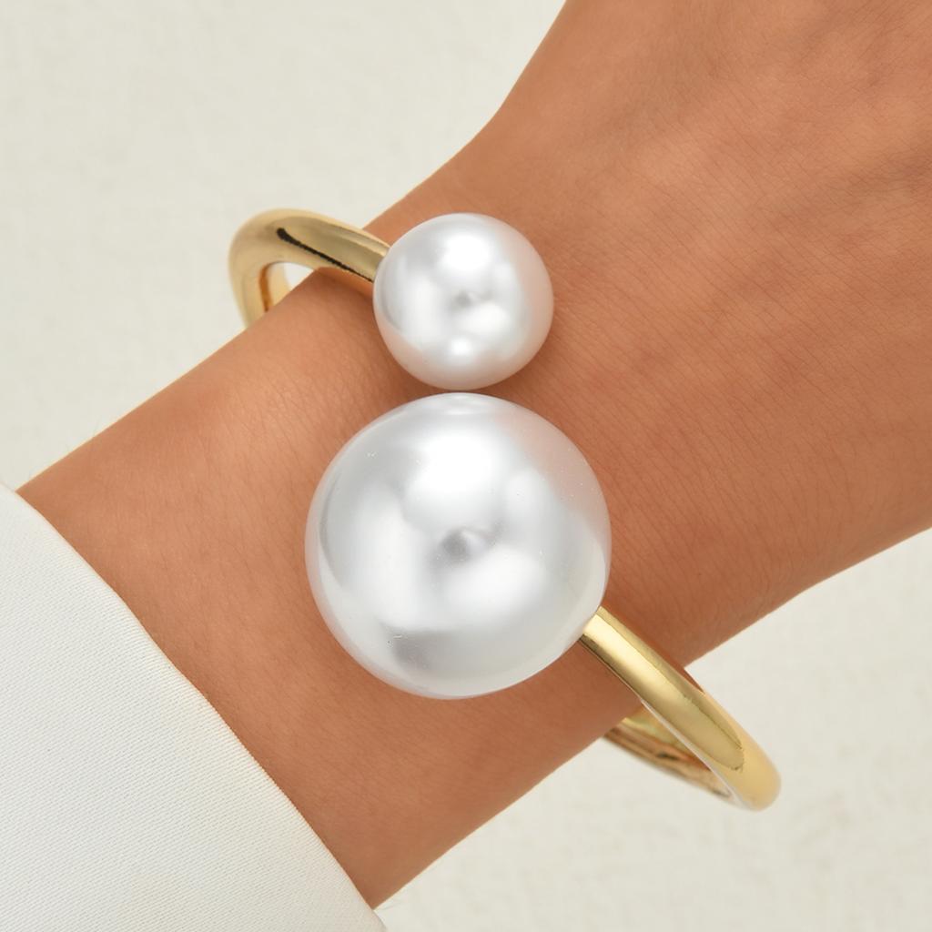 Einfache Große Perlen Goldfarbene Armreifen für Damen Punk Übertrieben Geometrisch Glattes Armband Mode Tägliches Tragen Schmuck Geschenke