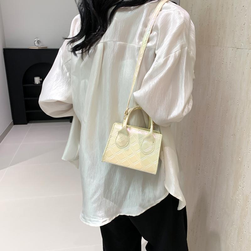 Spring New Fashionable Casual One-shoulder Simple and Beautiful Handbag Women's Crossbody Bag Commuting Small Square Bag