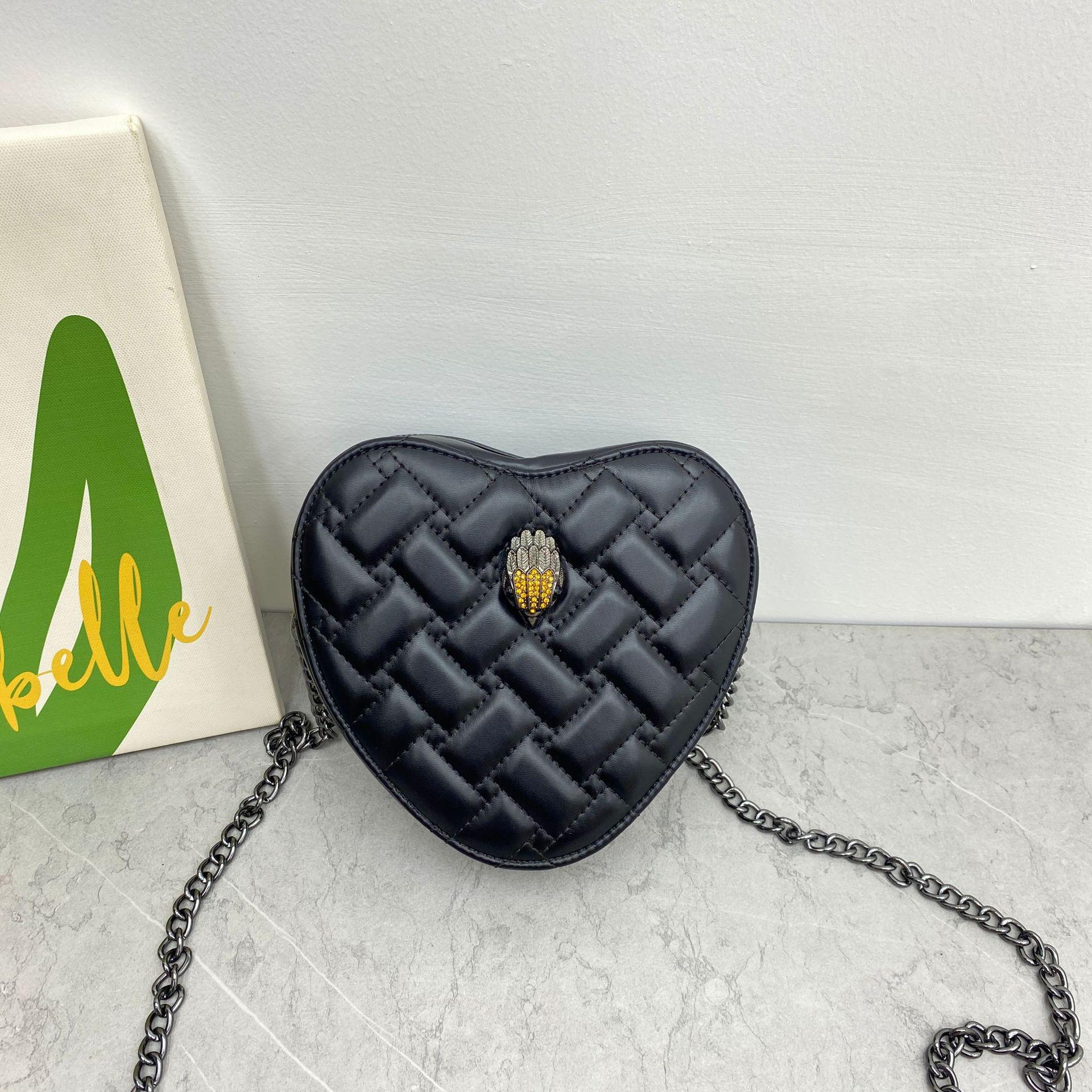 

Eagle Head Crossbody Bag: Heart-Shaped Diamond Lattice Design, Versatile Fashion for Women 19x7x17 cm