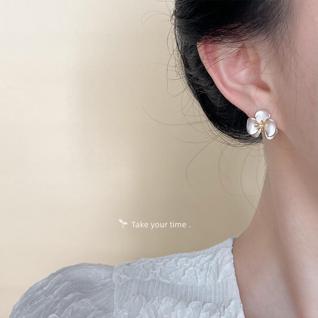 Female Fashion Three-dimensional Butterfly Orchid Flower Earrings