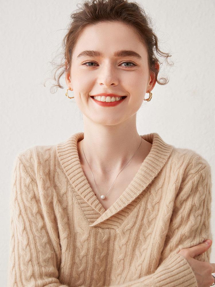 European Women's V-Neck Cashmere Knit Sweater - Thick, Versatile, Short Base Layer