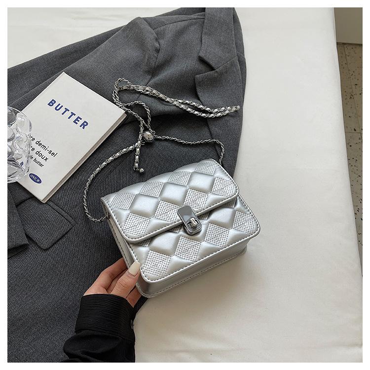 

Премиальная цепочка маленькая сумка женская 2025 новая модная и простая маленькая квадратная сумка маленький ароматный ветер ромбовидная на плечо сумка-мессенджер