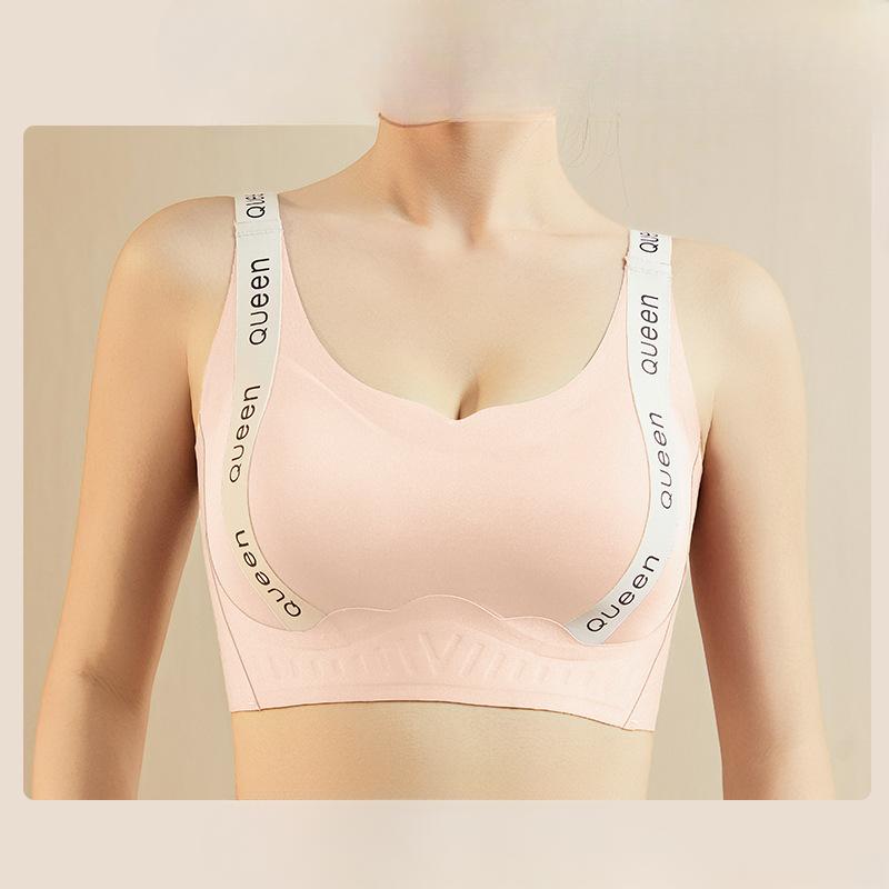 Large Size Women's Large Breasts Show A Small Retraction of The Pair of Breasts To Prevent Sagging Pregnant Bra