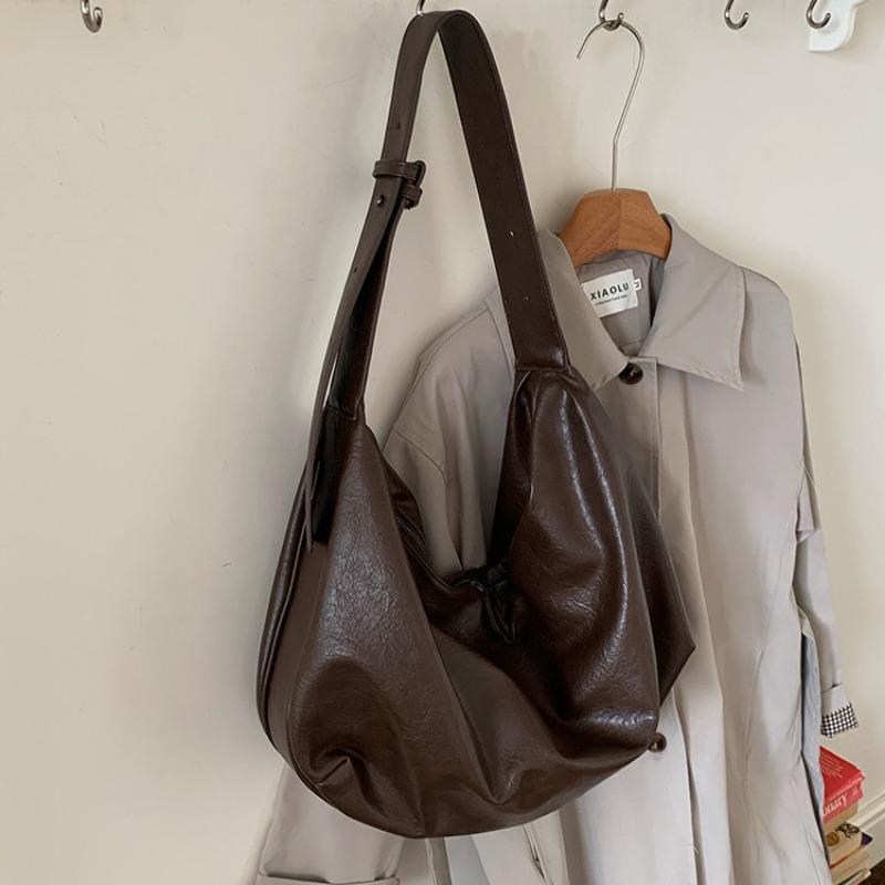 Soft Leather Large Capacity Black Dumpling Bag Women's New Retro Commuter Casual Shoulder Messenger Tote Bag