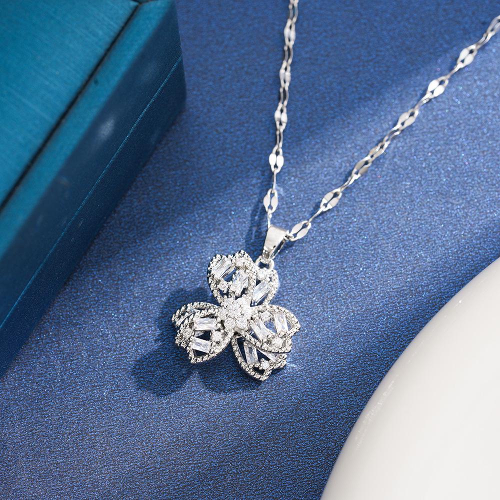 Elegant Rotating Butterfly Necklace with Hollow Design – Copper Zircon Micro-inlaid Clavicle Chain Pendant for Women