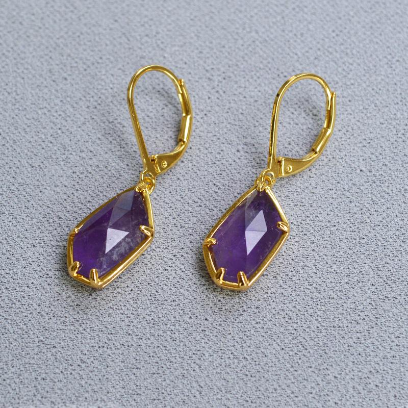 

Японский и корейский нишевый дизайн, лабрадорит, аметист, серьги с минималистичным узором из красного камня